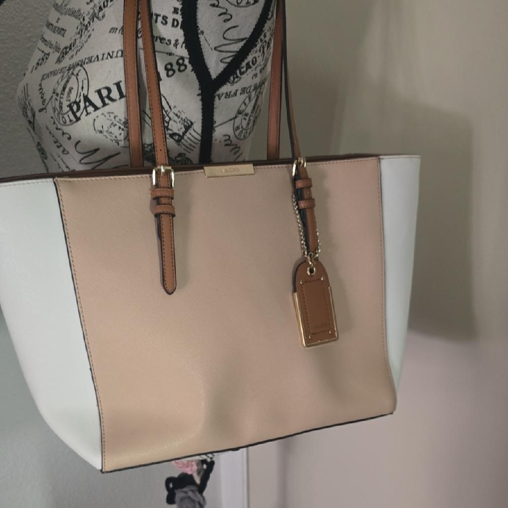 Aldo Elegant Beige & White Color Way W/ Gold Hardware Tote (VERY GOOD)🤍🤎✨️